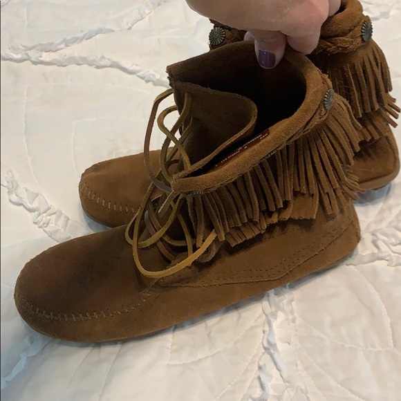 Minnetonka Shoes - Great condition lace up Minnetonka moccasins Minnetonka Shoes - Great condition lace up Minnetonka moccasins